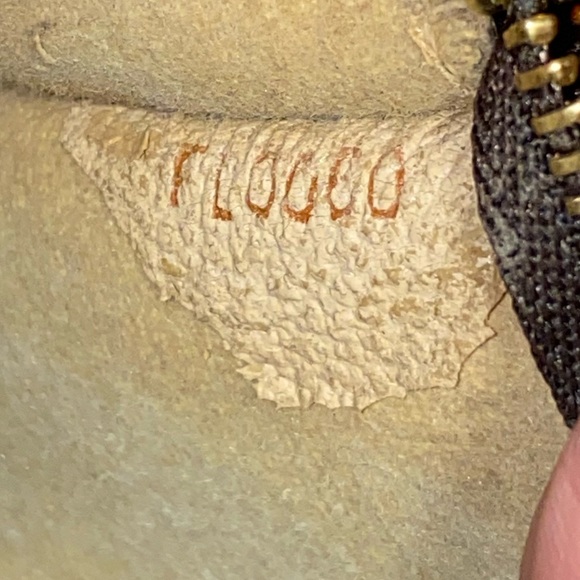 Louis Vuitton Bucket GM pouch! - Picture 6 of 14